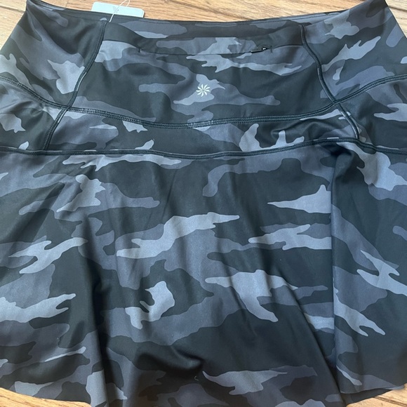 NEW ATHLETA Ace Printed Tennis Skort 13.5” Camo Large - Picture 6 of 8